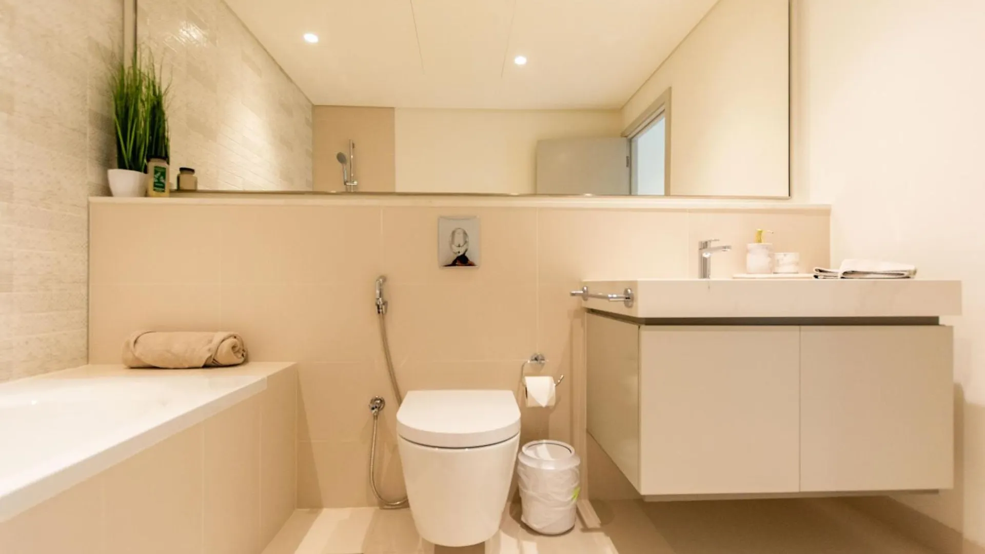 Vayk - Stunning 2 Bd In Emaar Beachfront With Beach Access Apartment Dubai