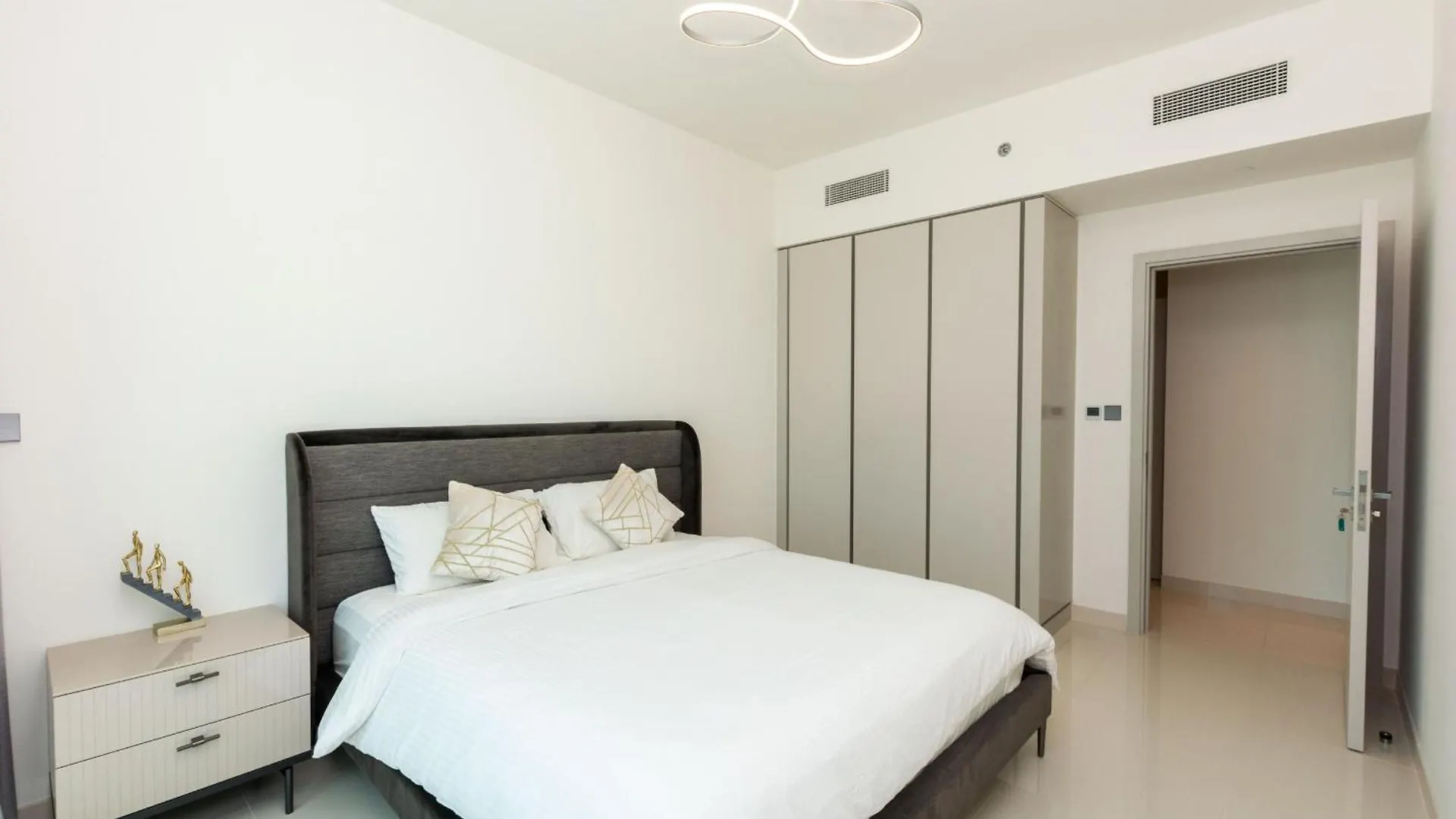 Vayk - Stunning 2 Bd In Emaar Beachfront With Beach Access Apartment Dubai
