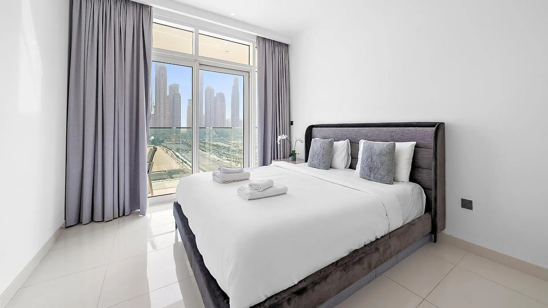 Vayk - Stunning 2 Bd In Emaar Beachfront With Beach Access Apartment Dubai