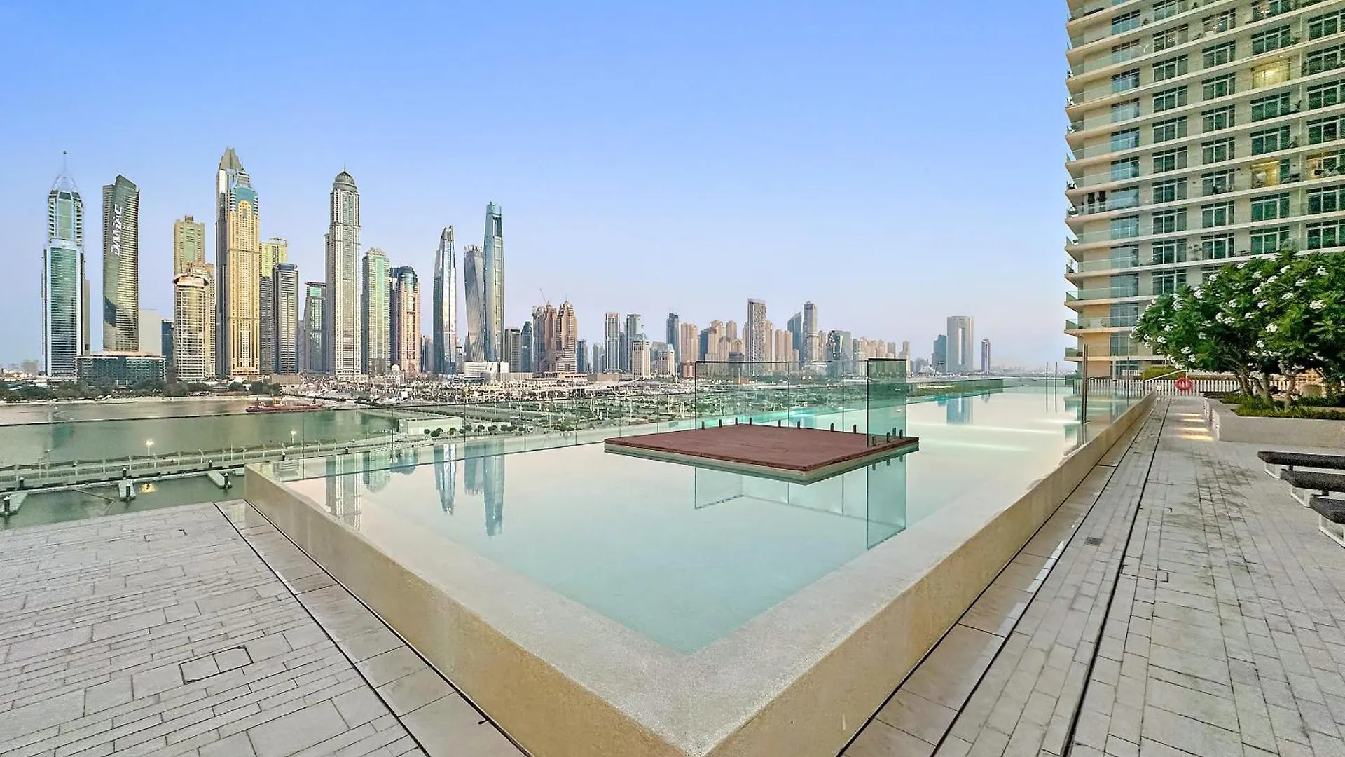 Vayk - Stunning 2 Bd In Emaar Beachfront With Beach Access Apartment Dubai