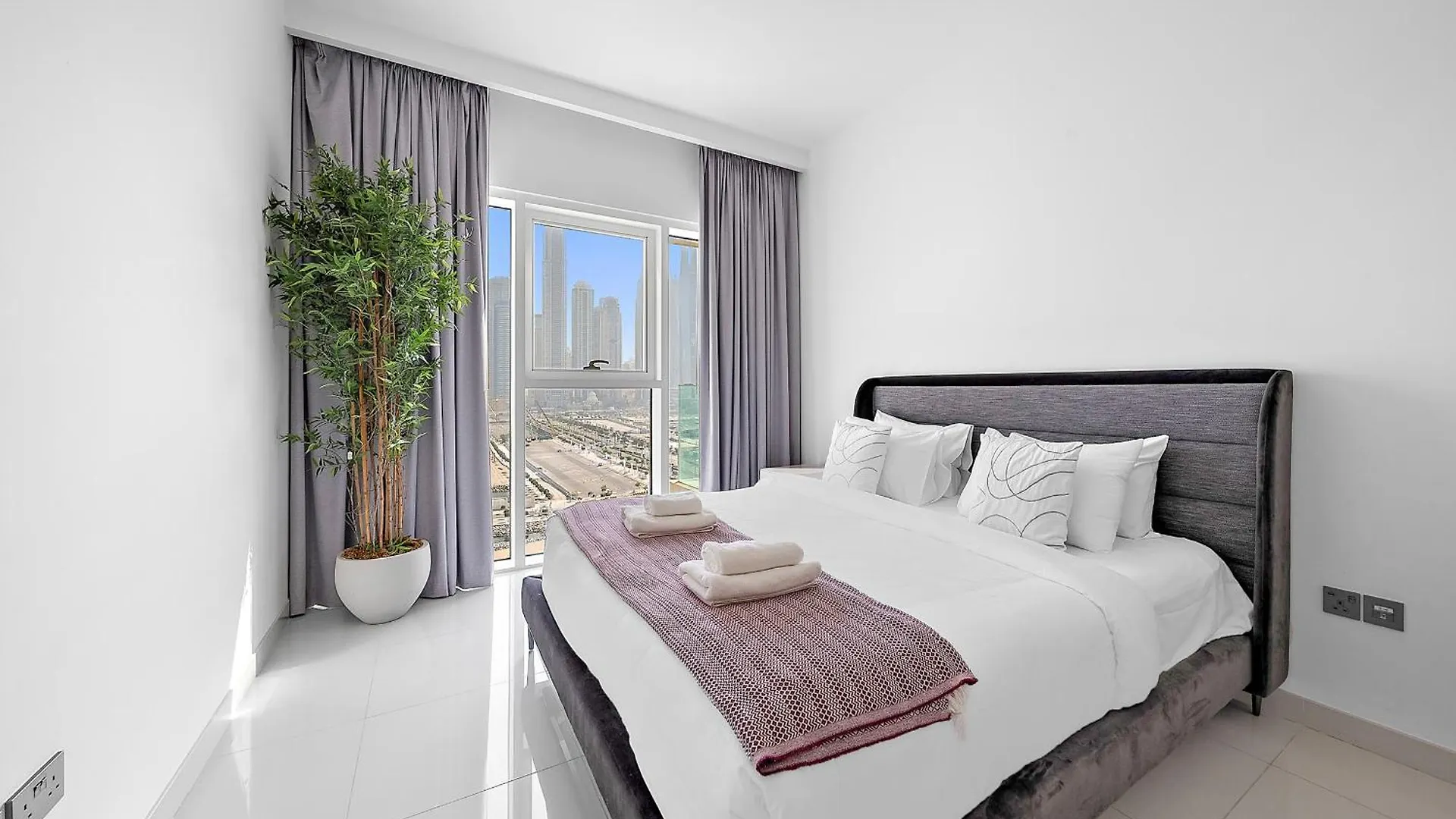 Vayk - Stunning 2 Bd In Emaar Beachfront With Beach Access Apartment Dubai