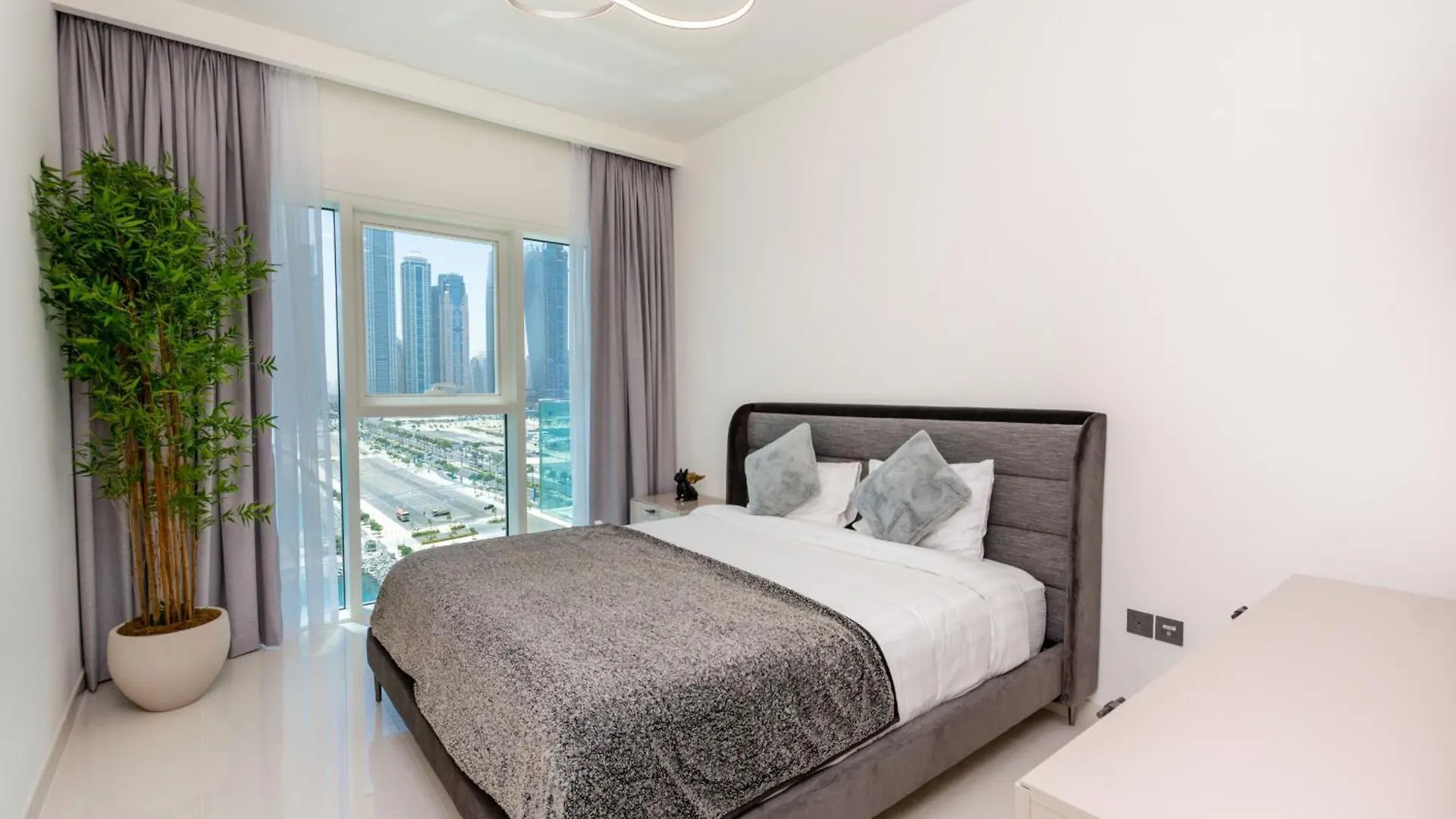 Vayk - Stunning 2 Bd In Emaar Beachfront With Beach Access Apartment Dubai