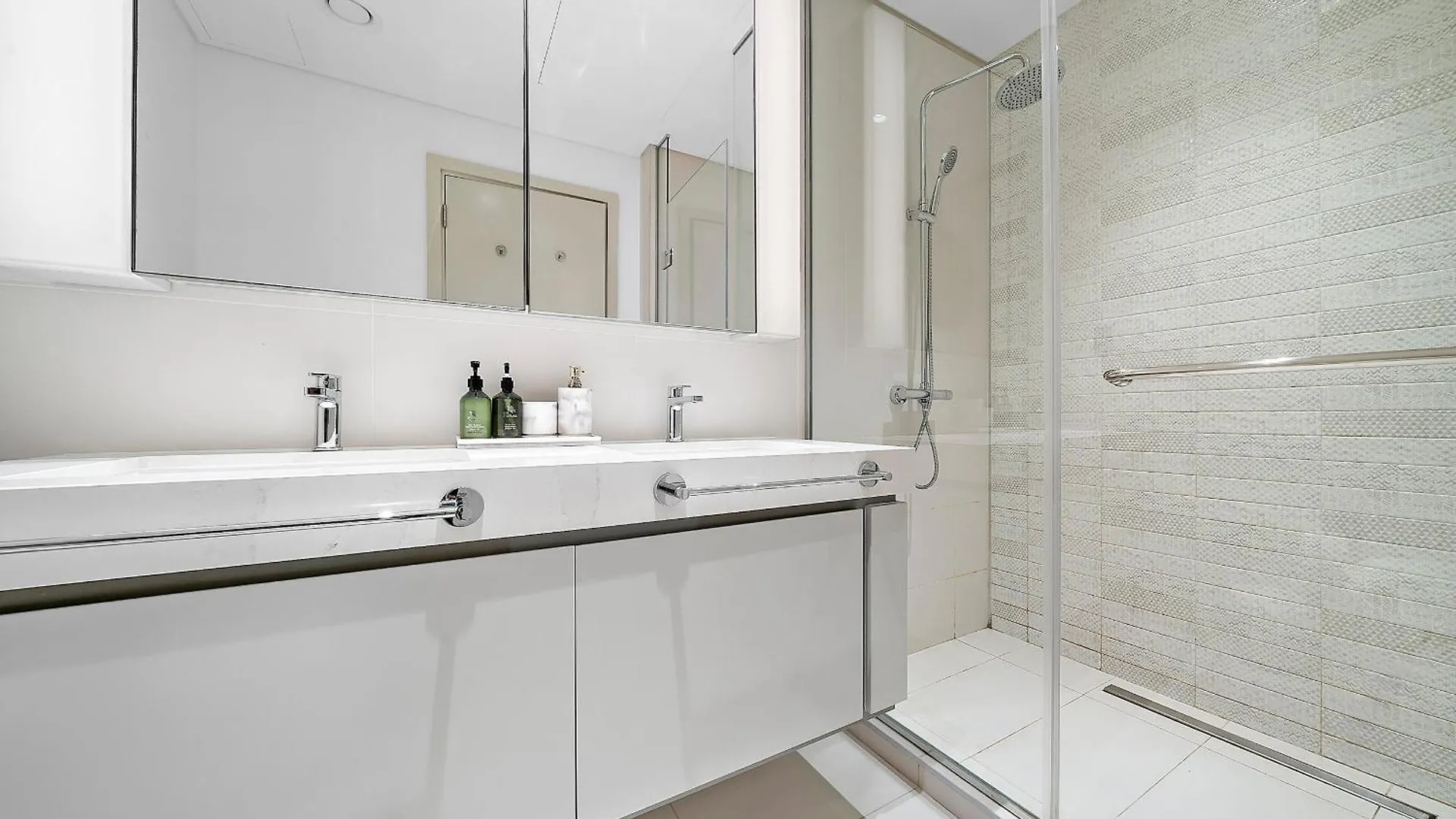 Vayk - Stunning 2 Bd In Emaar Beachfront With Beach Access Apartment Dubai