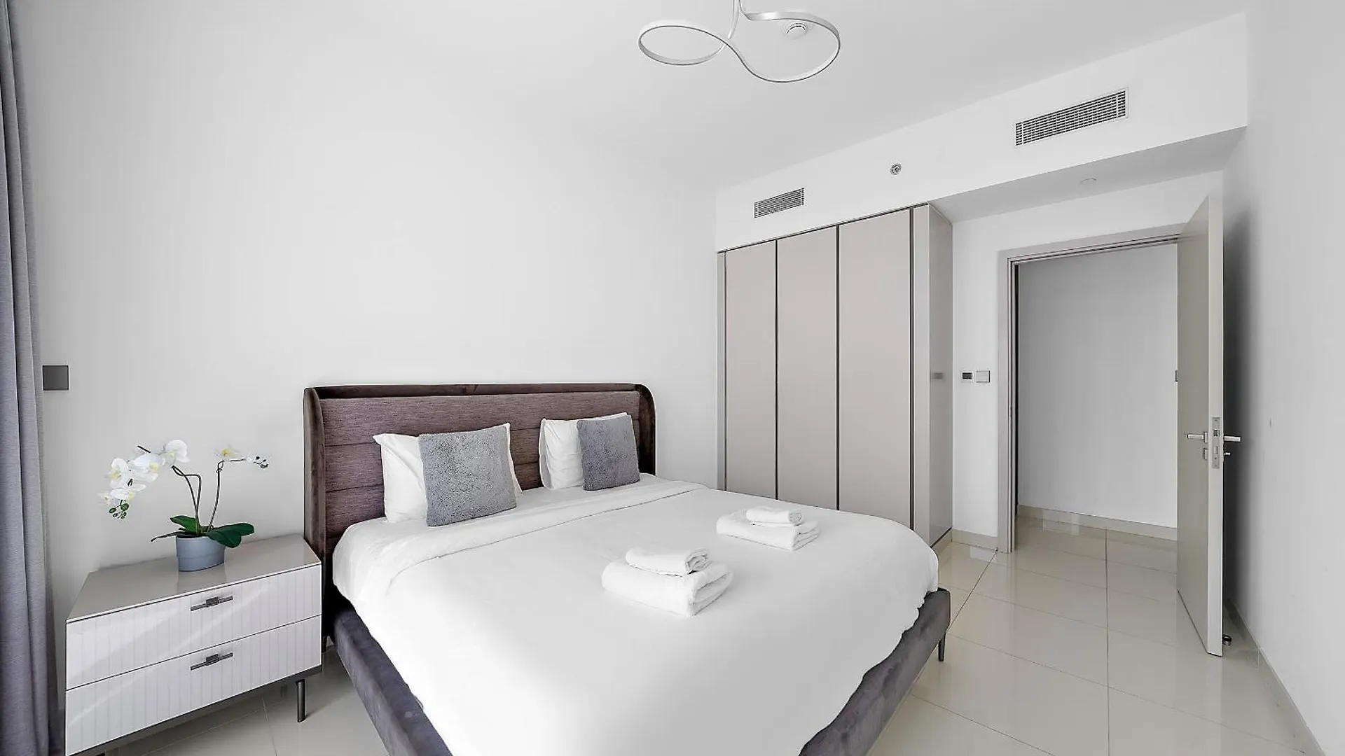 Vayk - Stunning 2 Bd In Emaar Beachfront With Beach Access Apartment Dubai