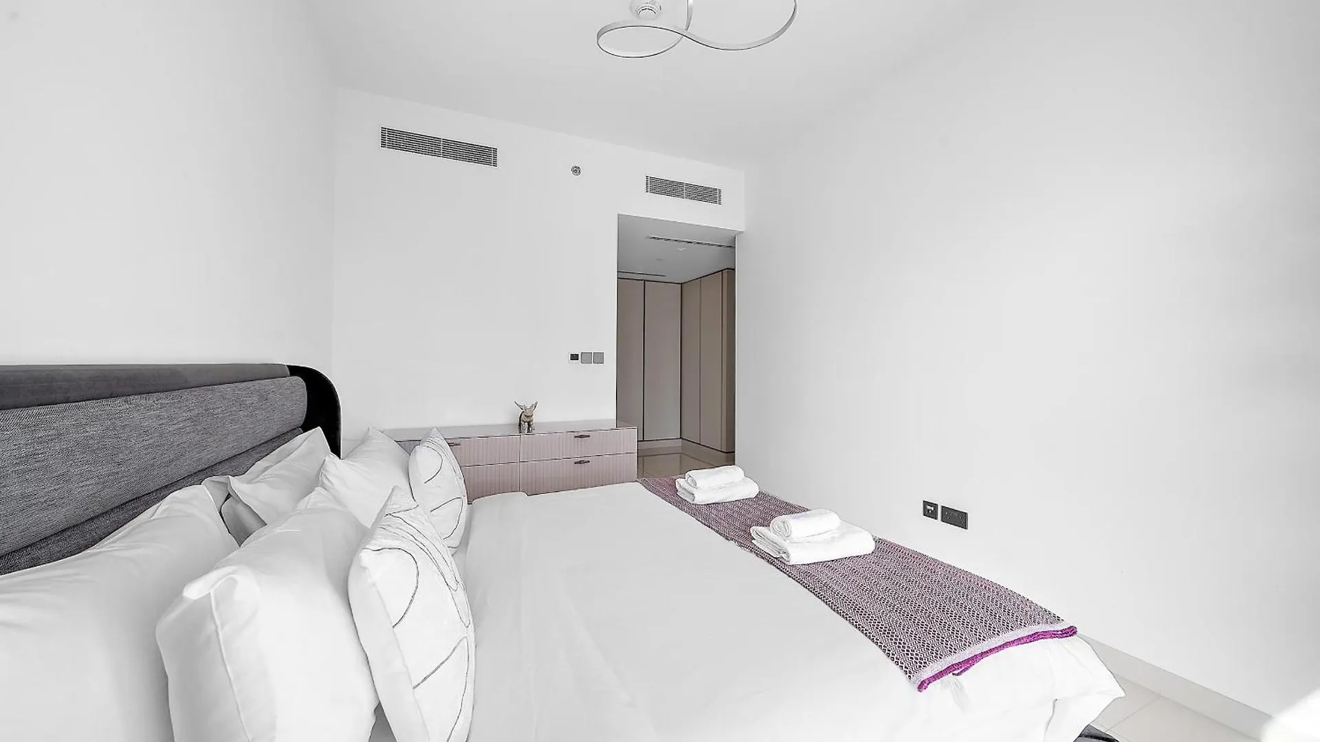 Vayk - Stunning 2 Bd In Emaar Beachfront With Beach Access Apartment Dubai 0*,  United Arab Emirates