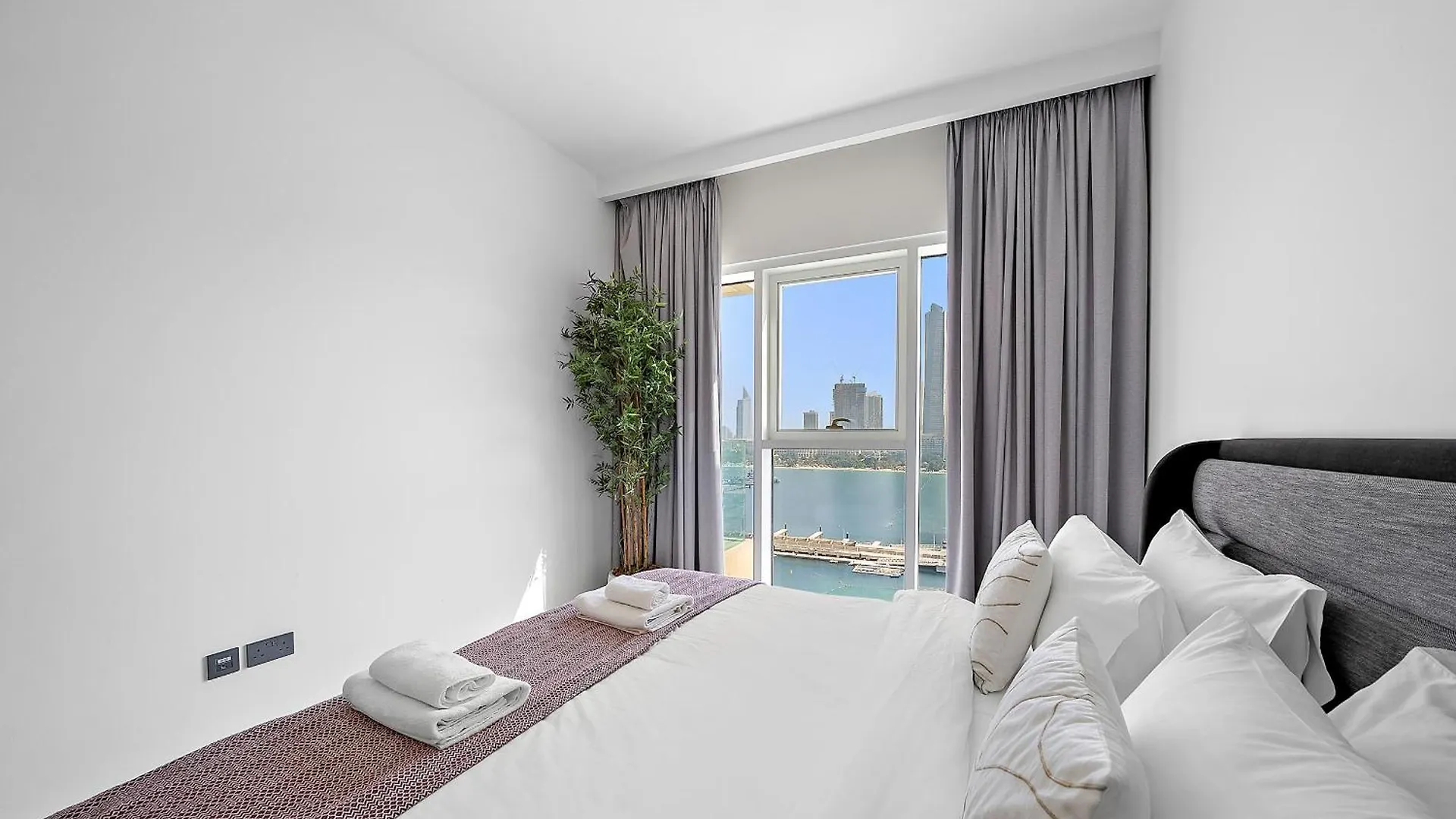 Vayk - Stunning 2 Bd In Emaar Beachfront With Beach Access Apartment Dubai United Arab Emirates